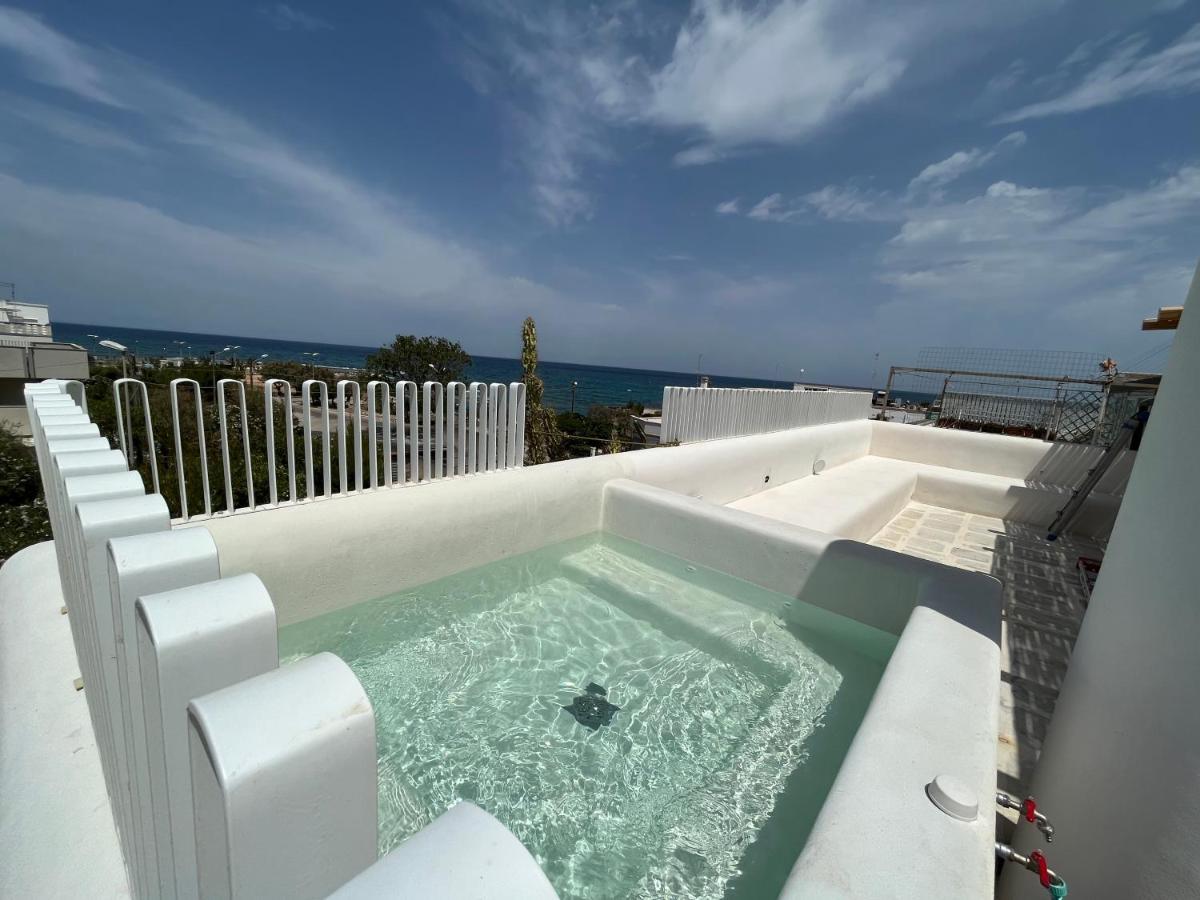 Casa Mediterranea Jacuzzi Riscaldata Con Caminetto Specchiolla Bagian luar foto